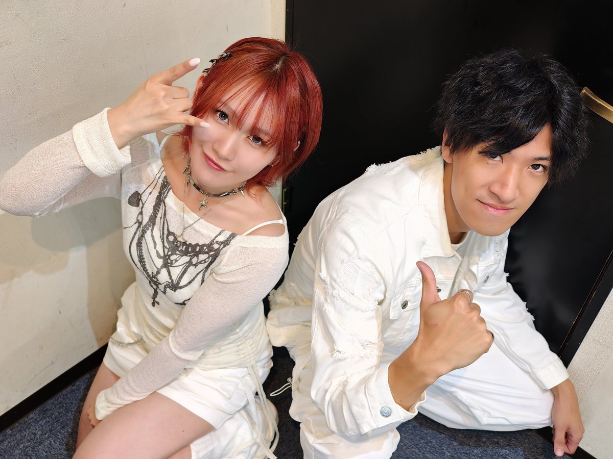 DLROW_official's tweet photo. DLROW初ライブ
LegendaryApocalypse
ありがとうございました❕️

M1.Pray/Tommy heavenly6（cover）
M2.Rolling star/YUI（cover）
M3.夜明けに立て/DLROW
M4.UNBROKE-R/DLROW

#DLROW https://t.co/tlBWP8Mol4