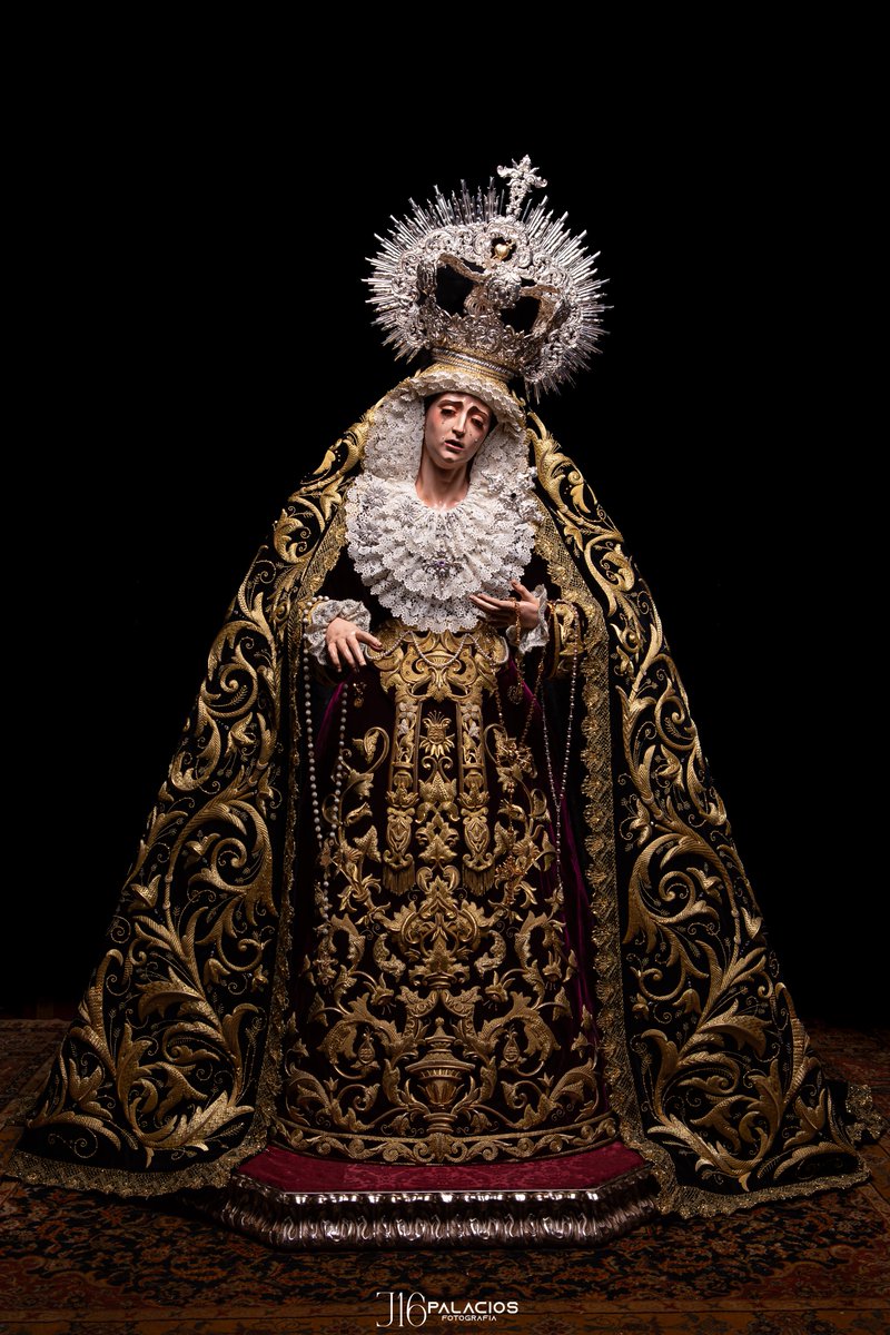 Jesuspg_1601's tweet photo. Malagueñas poderosas 
#CofradíasMLG https://t.co/oPJT8mrAWo