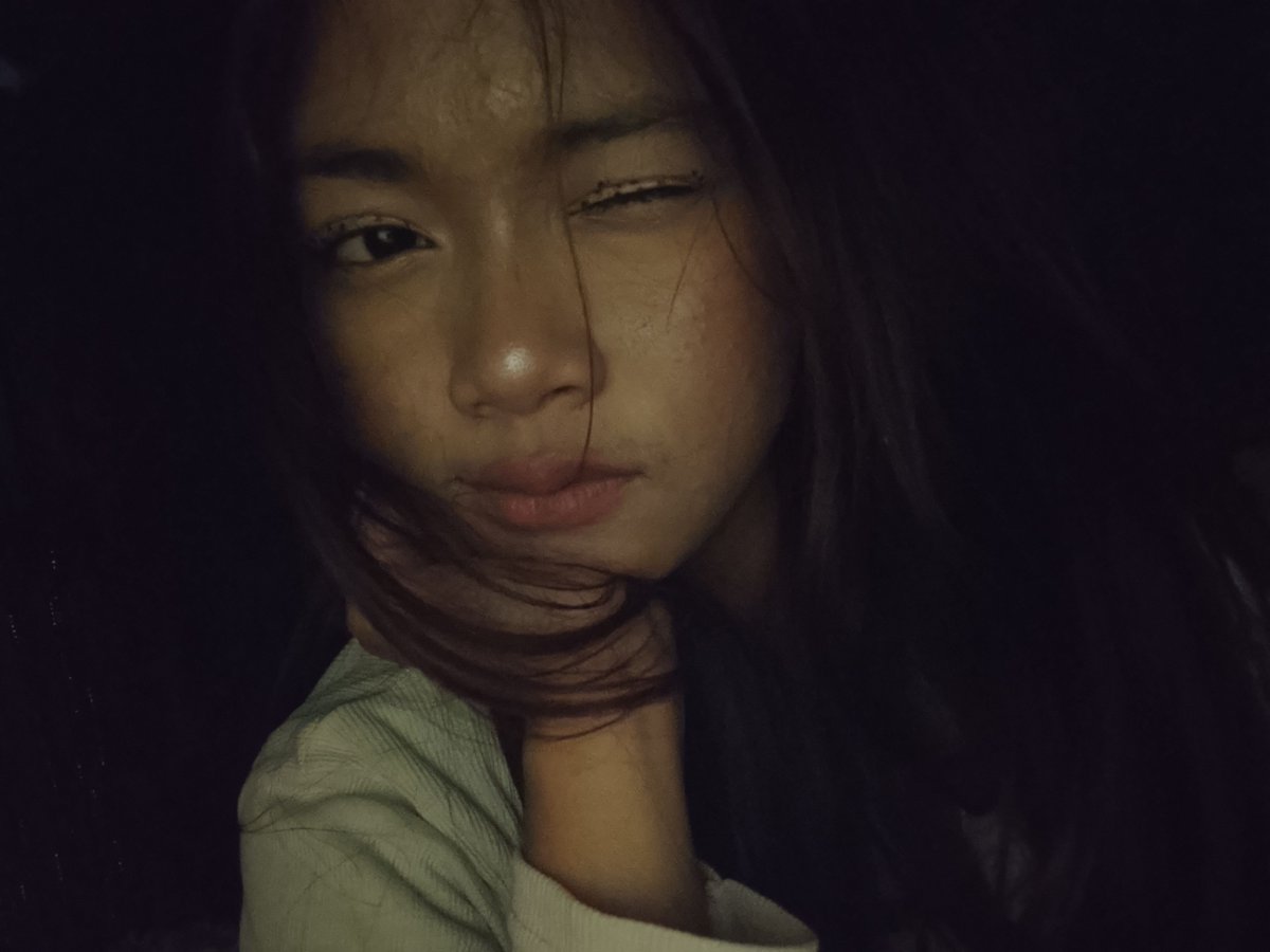ausroosm's tweet photo. #polkadotmakeup https://t.co/uPfig7KDIu