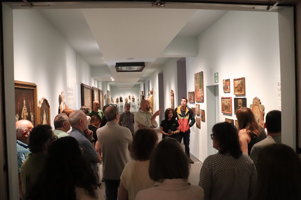 museudelbarroc's tweet photo. 😃Avui hem gaudit de la visita comentada a l'exposició permanent del Museu del Barroc de Catalunya a càrrec del Dr. Francesc Miralpeix que ens ha explicat en detall algunes de les obres més rellevants que trobareu a les sales i el context en el qual es van produir.

😍Gràcies! https://t.co/TcwVEsRski