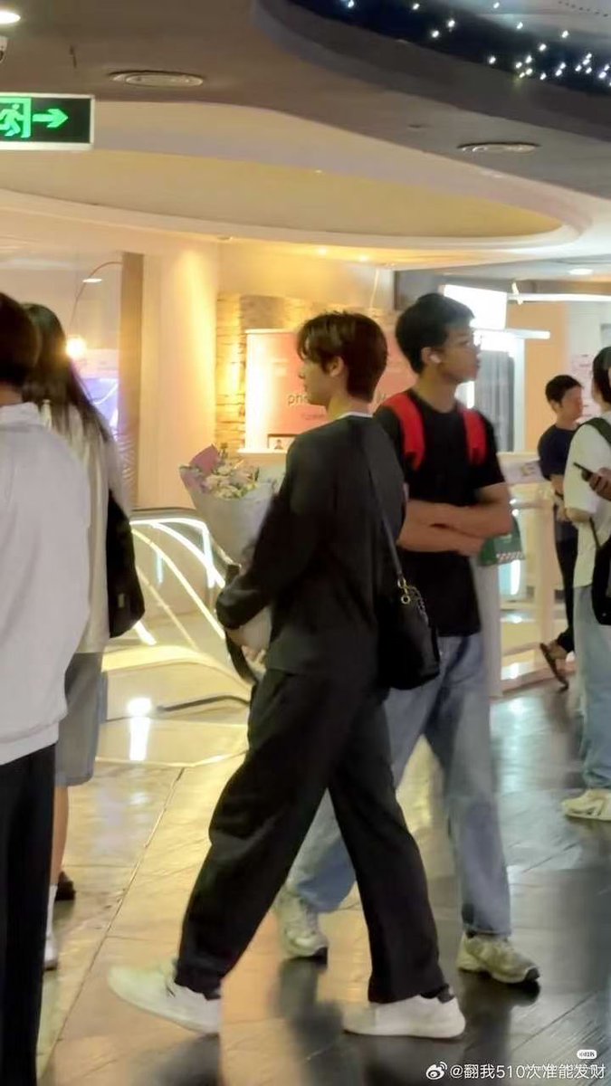 MOMMININE's tweet photo. เมื่อวานมีคนเจอเจ้าเด็กไปดูละครเวทีเจี่ยครับบ แถมอาทิตย์หน้ารายการน้องกับเจี่ยก็จะมาแล้วน๊าา https://t.co/uOrLFGkGJf