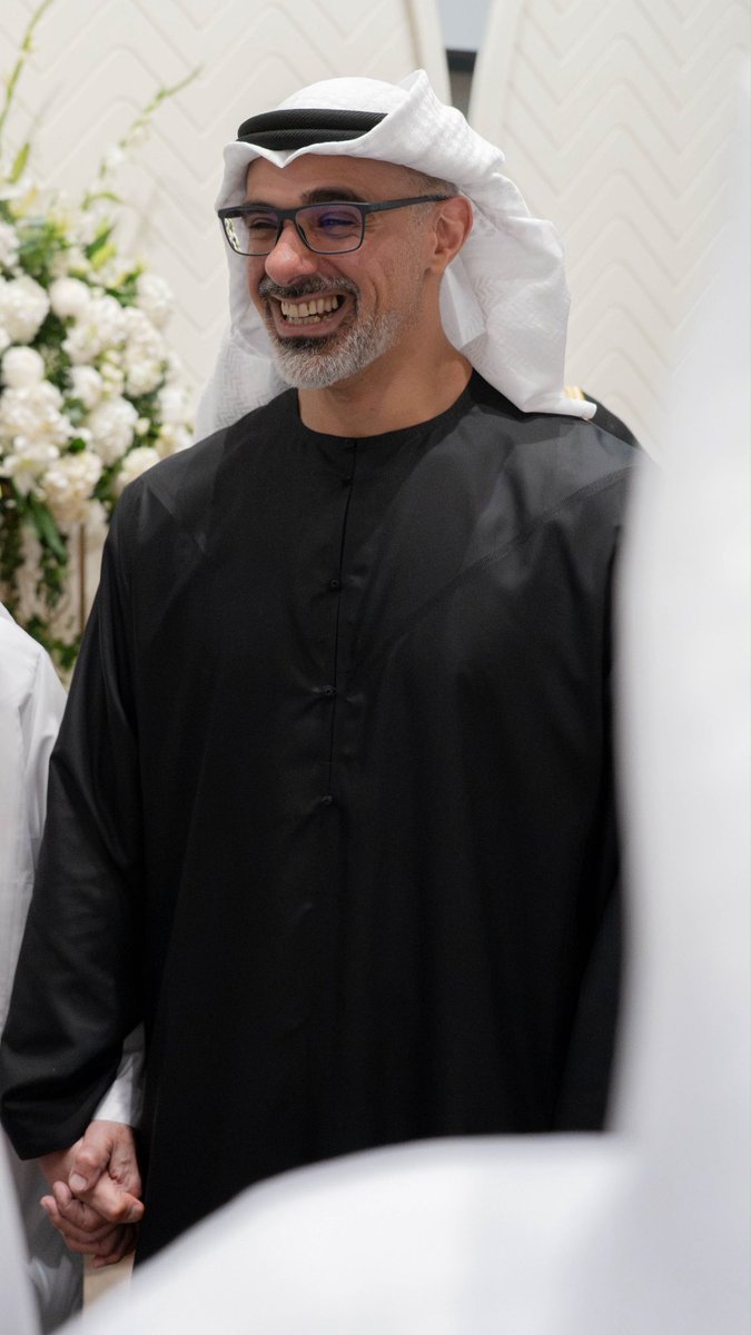 suhail60's tweet photo. خالد بن محمد بن زايد يشهد العرس الجماعي الذي نظمته قبيلة العوامر في قاعة فندق إرث في أبوظبي. https://t.co/9cKcQlzGMc