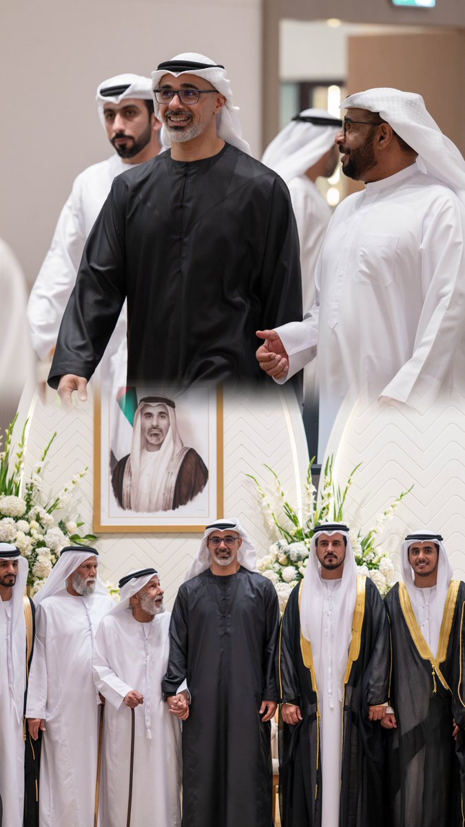 suhail60's tweet photo. خالد بن محمد بن زايد يشهد العرس الجماعي الذي نظمته قبيلة العوامر في قاعة فندق إرث في أبوظبي. https://t.co/9cKcQlzGMc