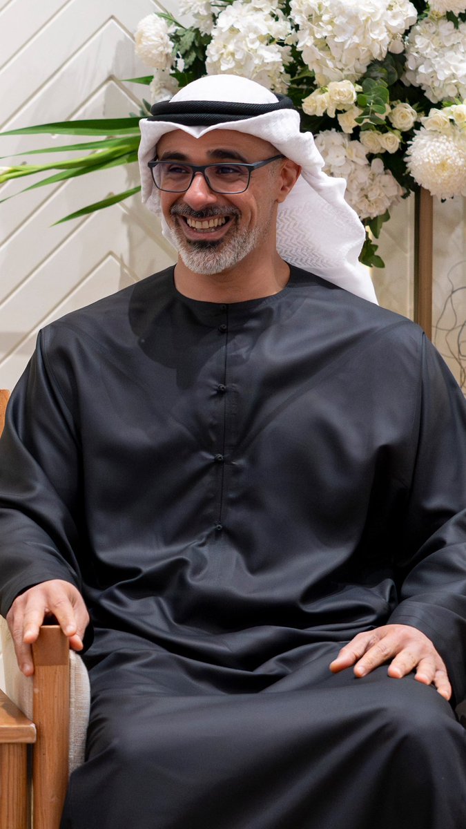 suhail60's tweet photo. خالد بن محمد بن زايد يشهد العرس الجماعي الذي نظمته قبيلة العوامر في قاعة فندق إرث في أبوظبي. https://t.co/9cKcQlzGMc