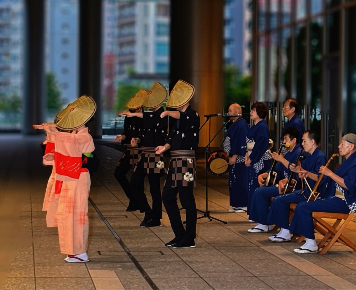 amanopigunon's tweet photo. 季の入口THE SEASONAL GATE
２日連続で
おわら風の盆🪈演舞👘

江戸時代から300年以上続く
風水害を鎮め五穀豊穣を祈る伝統演舞

力強い男踊り
たおやかな女踊り
三味線、胡弓、太鼓、唄
幻想的で優美な越中おわら節👘

東京で見られて感動です✨

端々に出る富山弁が嬉しくて🥹
私も秒で戻りました😆 https://t.co/6lelzNymHR