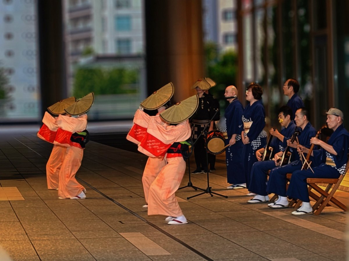 amanopigunon's tweet photo. 季の入口THE SEASONAL GATE
２日連続で
おわら風の盆🪈演舞👘

江戸時代から300年以上続く
風水害を鎮め五穀豊穣を祈る伝統演舞

力強い男踊り
たおやかな女踊り
三味線、胡弓、太鼓、唄
幻想的で優美な越中おわら節👘

東京で見られて感動です✨

端々に出る富山弁が嬉しくて🥹
私も秒で戻りました😆 https://t.co/6lelzNymHR