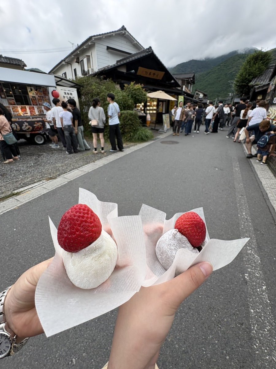 mmss2516's tweet photo. 無事に大分旅行🚗から帰ってきました〜😊
やっぱり女同士いいね👍湯布院の食べ歩き街道の途中に手相見てもらえる所があって、、、2人で入ったら😅😅
貴女は1人で生きて行けます
とか言われてしまった🤪
何だかな〜笑
BDプレにレッグウォーマー買ってもらったよ🎁 https://t.co/rNHxRhoz7b