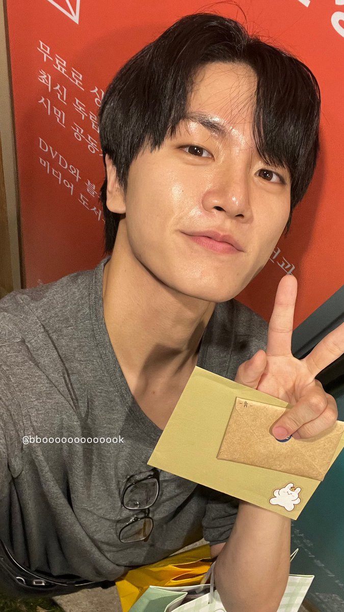 bbooooooooooook's tweet photo. 진짜 너~무 귀여우셨다..😭❤️ https://t.co/KbhrLVYKng