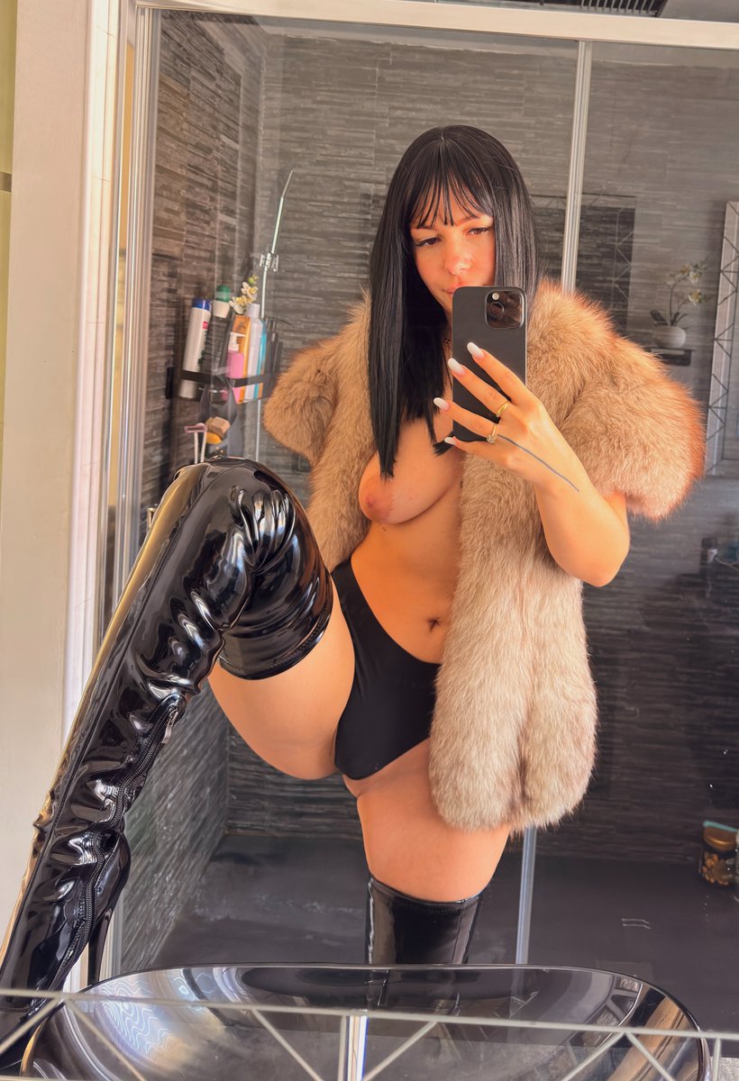 missvolkanna's tweet photo. Goddess in fur ... https://t.co/NC4gCXnJDs