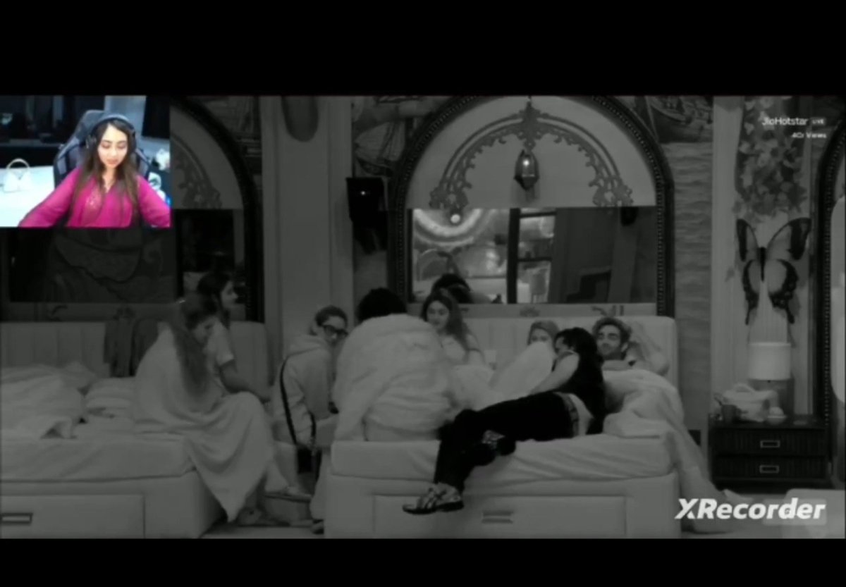 Arishfians's tweet photo. Hello Miss Kashvi  

The Pic Shared  Bay Arisha  Was A Meme Aao Behen Chugli Kare Which is Very Popular Nowadays 

And That's What Your Boyfriend Is Doing With Other 3 mens In The BB house 

Going On profession Career Of Girls Inviting Paid Trolls Against Girls 

Which your doing Very well 

 Preaching About Women After Making Cheap Comments On Arishfa & Qazi? 🤡 Khud din bhar live baithke narratives set karti ho, Pehle Apne Boyfriend ko gyaan do About  women Respect😭

Utha Ke Patak Dunga Pani Me Fenk duga 

#ArishfaKhan #BiggBoss20 #ScoutOp