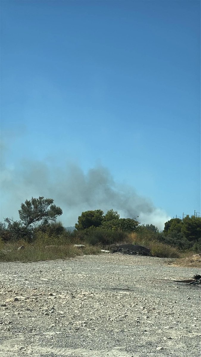 asso_psfdf's tweet photo. 🔥 #Feu de végétation en cours commune de Saint-Chamas [Bouches-du-Rhône - 13]

__

📸 Fire Chaser 13

🚫Évitez le secteur
🚒Facilitez l'accès aux secours

#incendie #FeuxDeForêt #SaintChamas #BouchesDuRhone https://t.co/BoDjWZFXAw