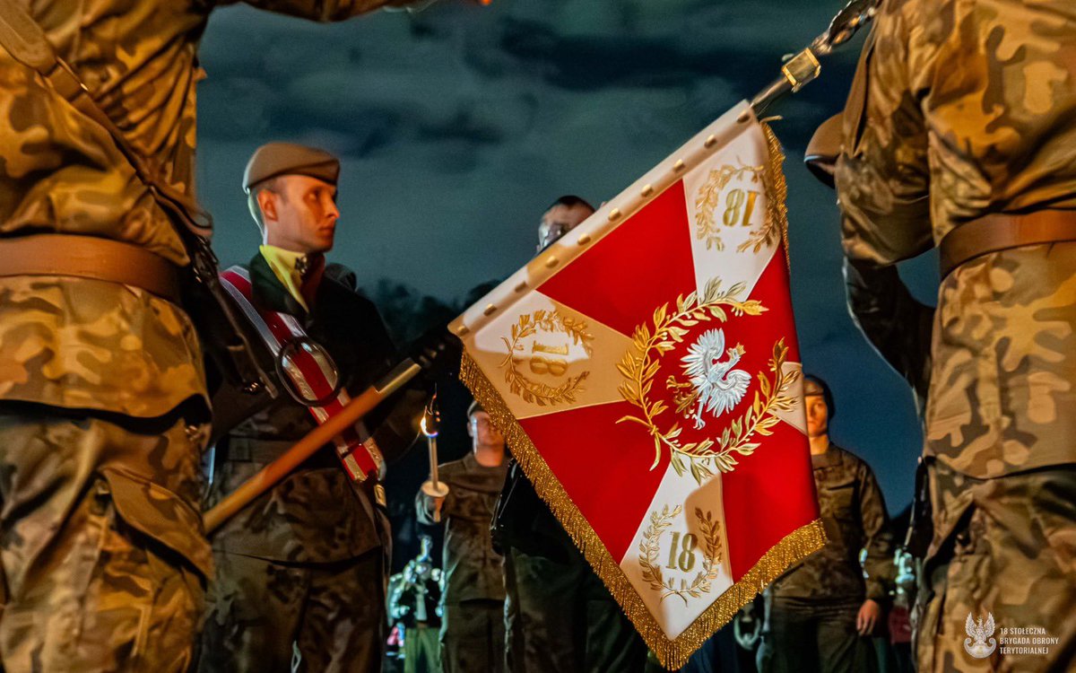 magdasobkowiak's tweet photo. 116 Terytorialsów z 18. Stołecznej Brygady Obrony Terytorialnej złożyło wczoraj przysięgę wojskową. Czuję się wyróżniona, że mogłam aktywnie uczestniczyć w tak ważnym dla nich dniu. 

18. Stołeczna Brygada Obrony Terytorialnej jest mi szczególnie bliska. Towarzyszyłam jej żołnierzom podczas uroczystości wręczenia sztandaru i jestem z nimi również w momencie, gdy do Brygady dołączają kolejni.

Wojska Obrony Terytorialnej są wyjątkową formacją. Decyzja o wstąpieniu do @terytorialsi oznacza łączenie codziennego życia zawodowego ze służbą Ojczyźnie. Za tę gotowość, odpowiedzialność i zaangażowanie wszystkim żołnierzom WOT należą się serdeczne podziękowania.

Nowym Terytorialsom gratuluję i życzę powodzenia w służbie!

@MON_GOV_PL
