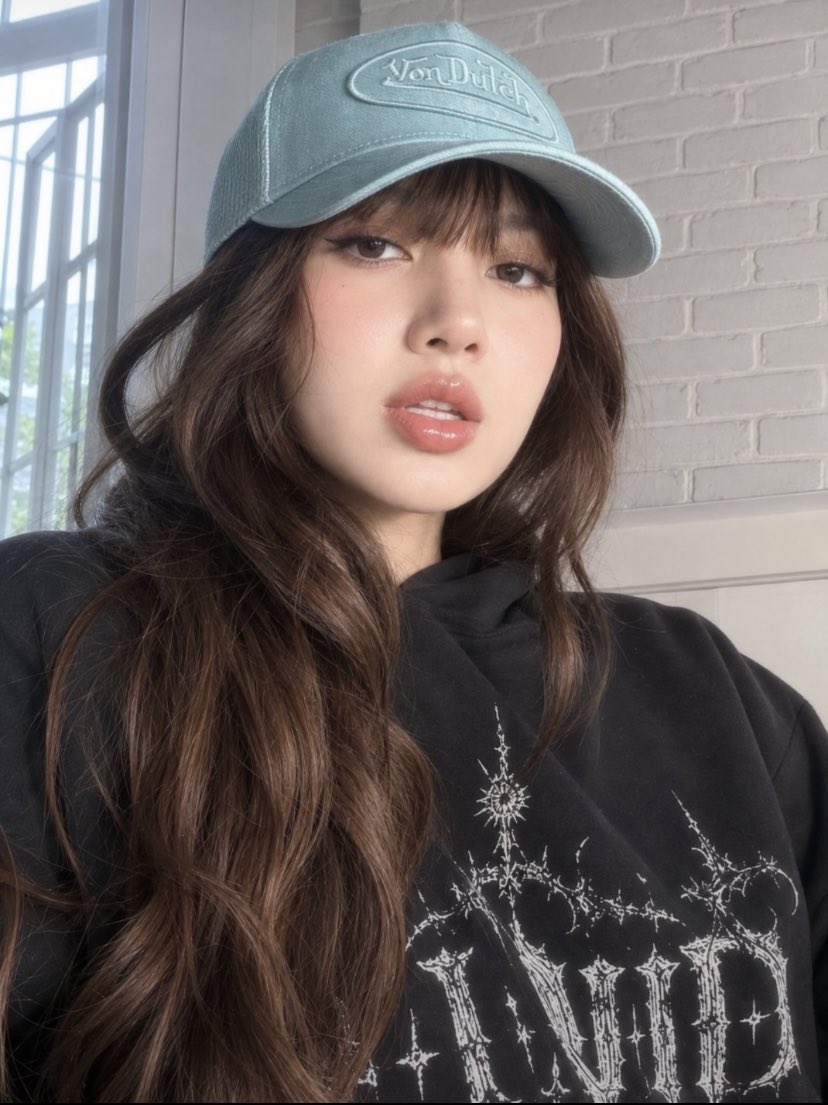 notyourbtchpls's tweet photo. face so pretty https://t.co/hBCXDqm5Xf