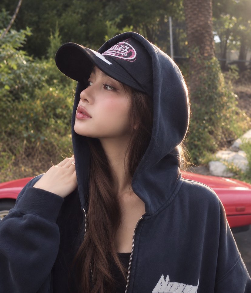 notyourbtchpls's tweet photo. face so pretty https://t.co/hBCXDqm5Xf