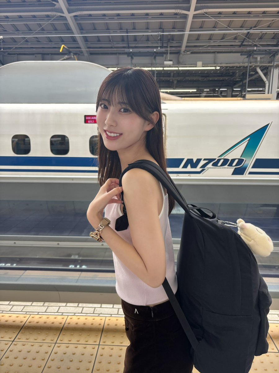 honoka_kukita's tweet photo. 新幹線って何回乗ってもわくわくしちゃうよね🚄
シルバーウィーク何してるの〜？？ https://t.co/Q2HHmaZvo9