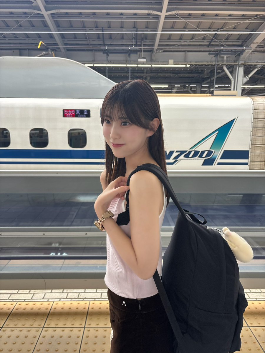 honoka_kukita's tweet photo. 新幹線って何回乗ってもわくわくしちゃうよね🚄
シルバーウィーク何してるの〜？？ https://t.co/Q2HHmaZvo9