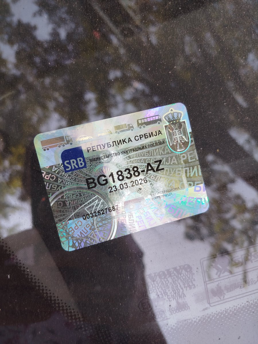 Ma_ja_bre's tweet photo. Vozilo sa isteklom registracijom na lokaciji Višnjička, preko puta auto centra Tadić @prijavi_problem https://t.co/v2Kjbwjs7f