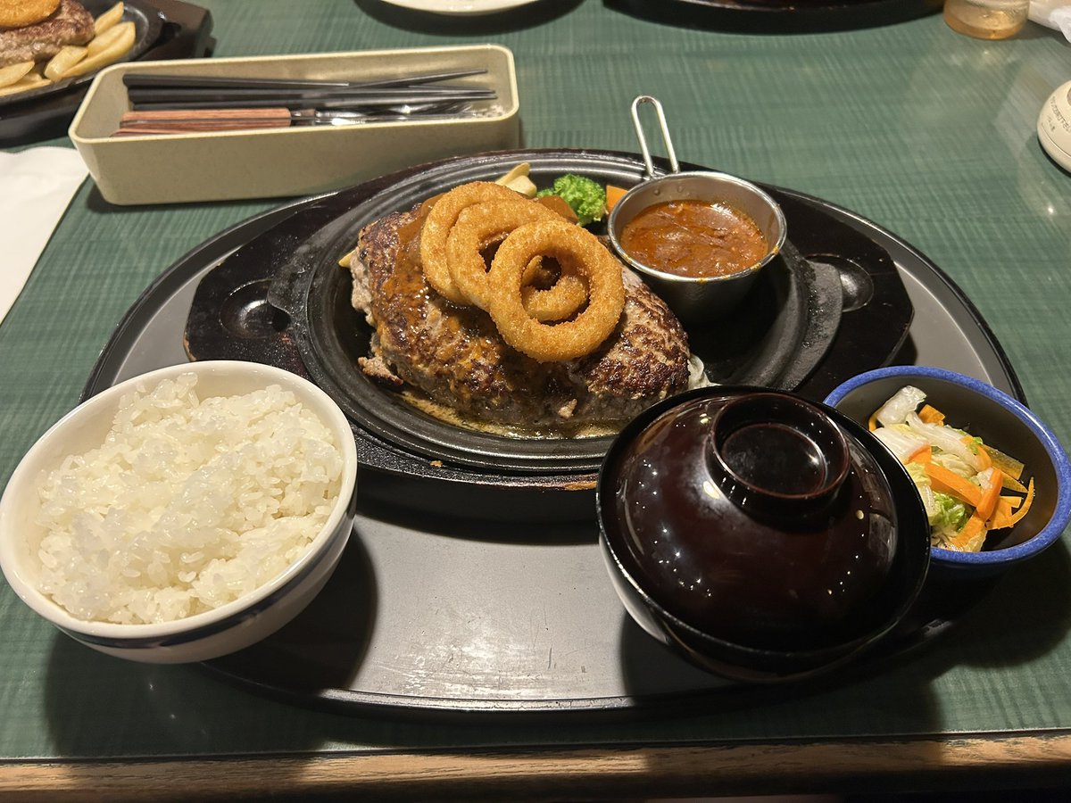 haww0918's tweet photo. 夕飯で食べたあっぷるぐりむ本当美味しかった！
フェス終わりだからハンバーグ450gじゃ足りなかったw https://t.co/XFs00ChnlJ