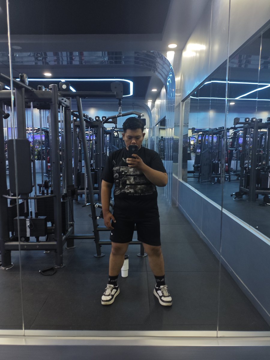 id_jico's tweet photo. Udh lah, main Upper back aja terus turu~ https://t.co/tyv2xpCx4i