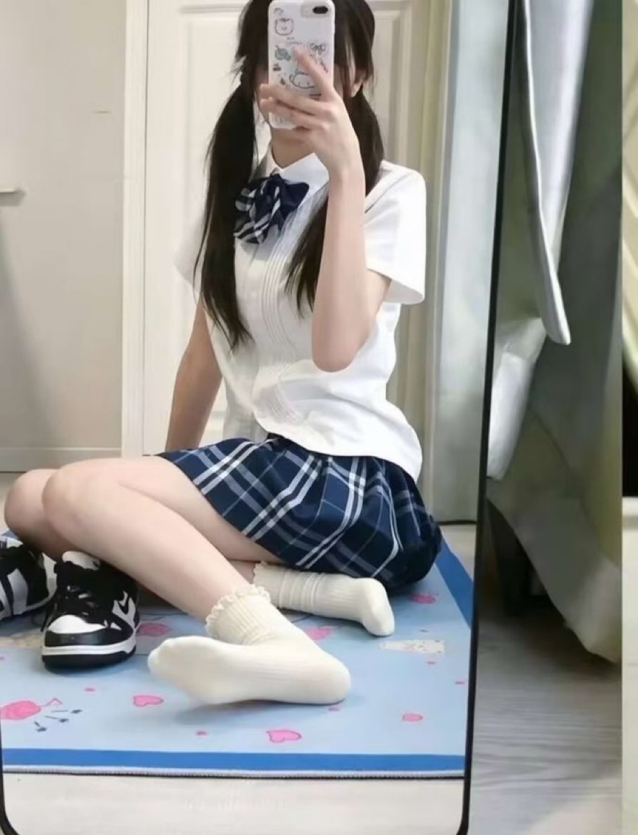 CassandraEbxkt's tweet photo. 来个正常男生
我们加个QQ聊聊天解解闷，太压抑了 https://t.co/ll0cLTPTD6