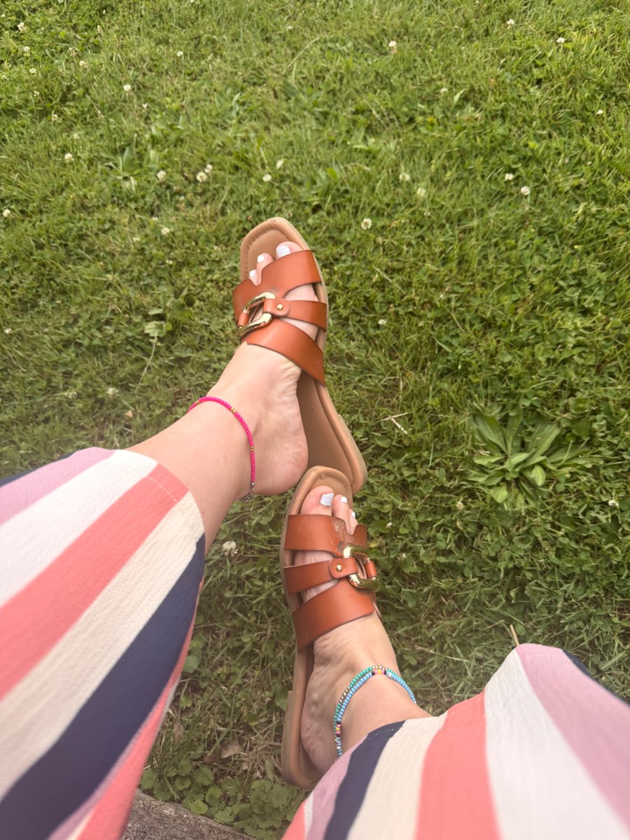Nicolethefunone's tweet photo. I have so many different pictures waiting to be bought but all of yall just wanna scam me🥲 #sugardaddyneeded #ISOdaddy #daddyneeded #footfetish https://t.co/HWnR7DIBhM
