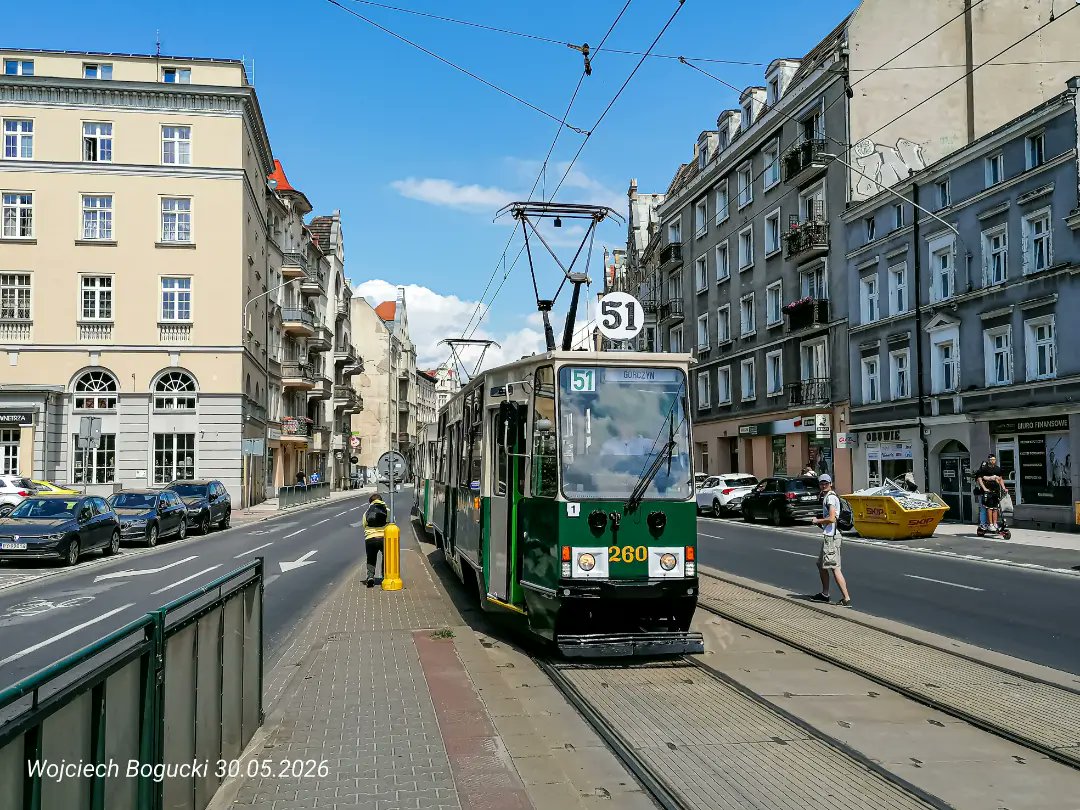 IrenaTaverwt's tweet photo. Farewell to Poznań’s 105Na trams, part 5/14

A three-car 105Na set

Back to Poznań, where the farewell event for the city’s 105Na trams took place. This three-car 105Na set was captured on special line 51/1, heading toward the Górczyn PKM terminus. https://t.co/n8fnIM170T