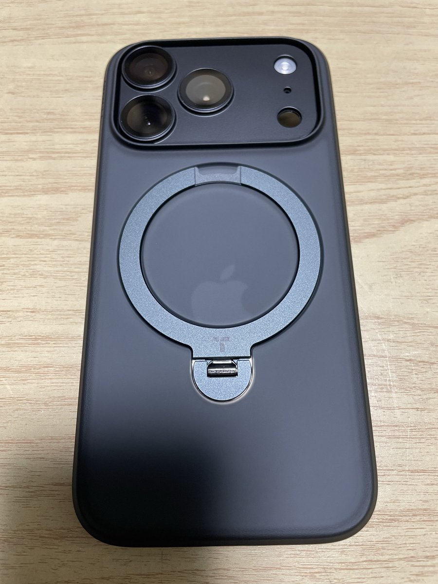 daisyo_atsushi's tweet photo. ついにiPhone12miniからiPhone18proに機種変更しました😆
12miniのデザインを気に入ってたけどAI機能を使いたいので📱
それにしてもブラックかっこよすぎ！
去年は苦手なデザインだったのに何故💦
自分にはオーバースペックすぎて使いこなせないでしょう😅
ズームと可変絞りは嬉しい☺️📷
#iPhone18pro https://t.co/IfOMpquucP