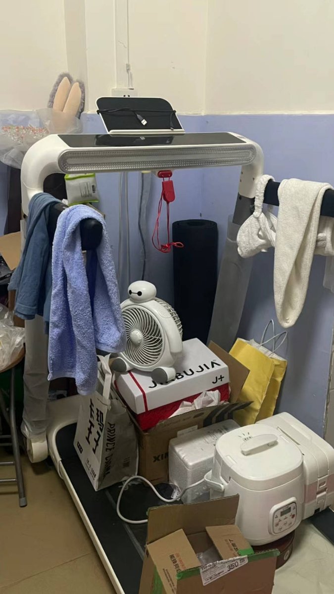 mila_mry's tweet photo. Got a closet full of unused old stuff Clear out the clutter, make space, and give preloved items a new home this weekend! https://t.co/yj5WcAARDC