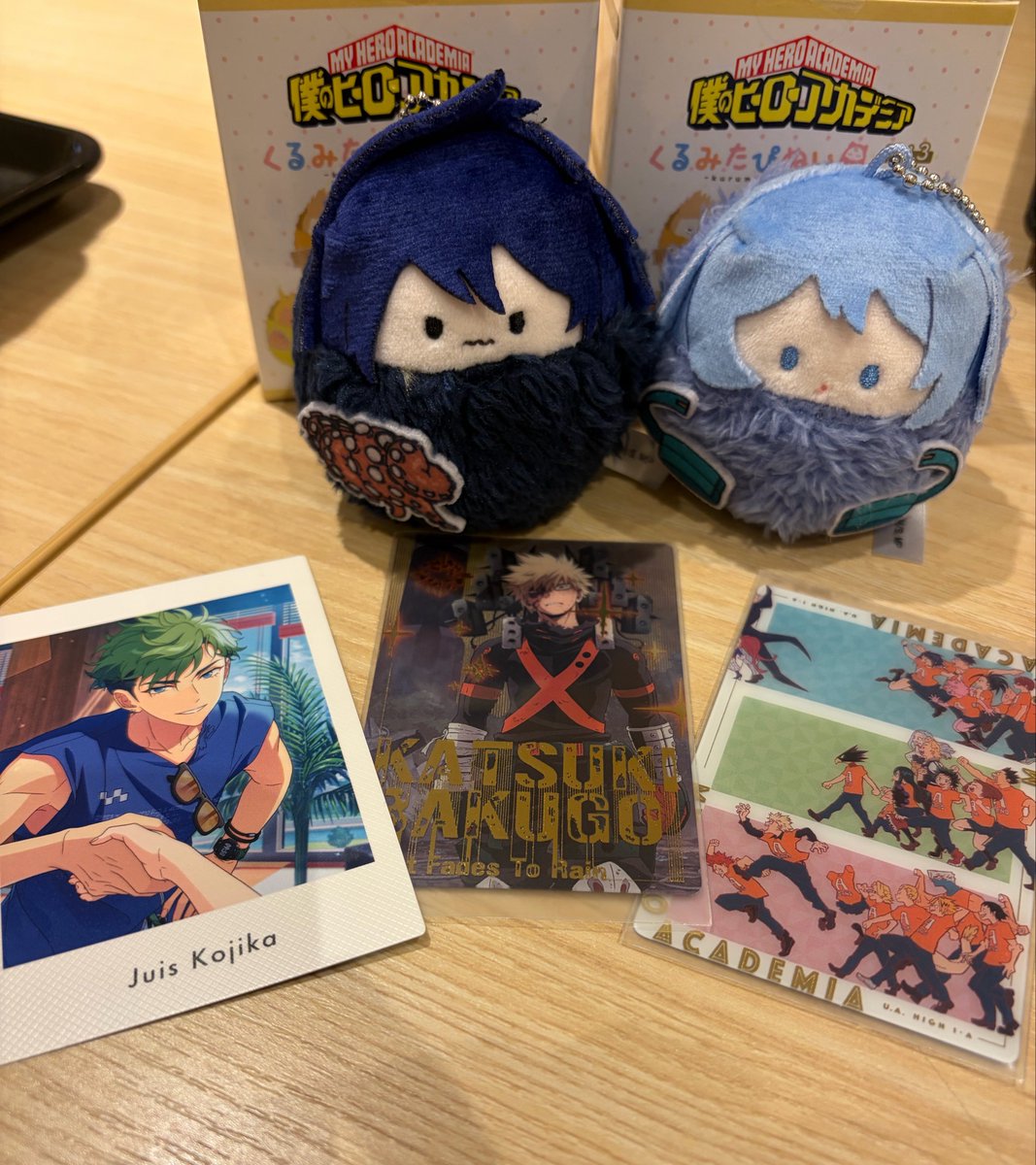 orehamochiro's tweet photo. 神引きした
特にじゅいすは友達の推しで、物欲センサーないわたしが引く！ってぱしゃこれ押しつけたら3枚目で出てきてうおーーって声あげちゃったね https://t.co/KPNgRvi0Bh