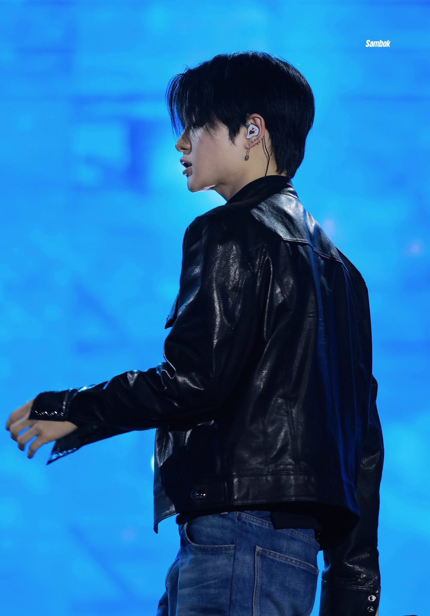 jihooniegirl_'s tweet photo. Jihoon jawline🫠🫠 https://t.co/Zj1645oCQ8