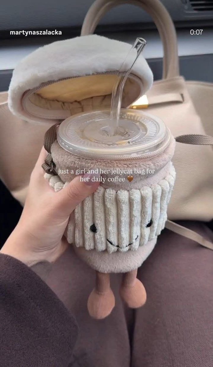 kookieeecrumbs's tweet photo. ini cocok bgt buat aku yang males nenteng gelas kopi..😭 https://t.co/ssKrTXdcOV