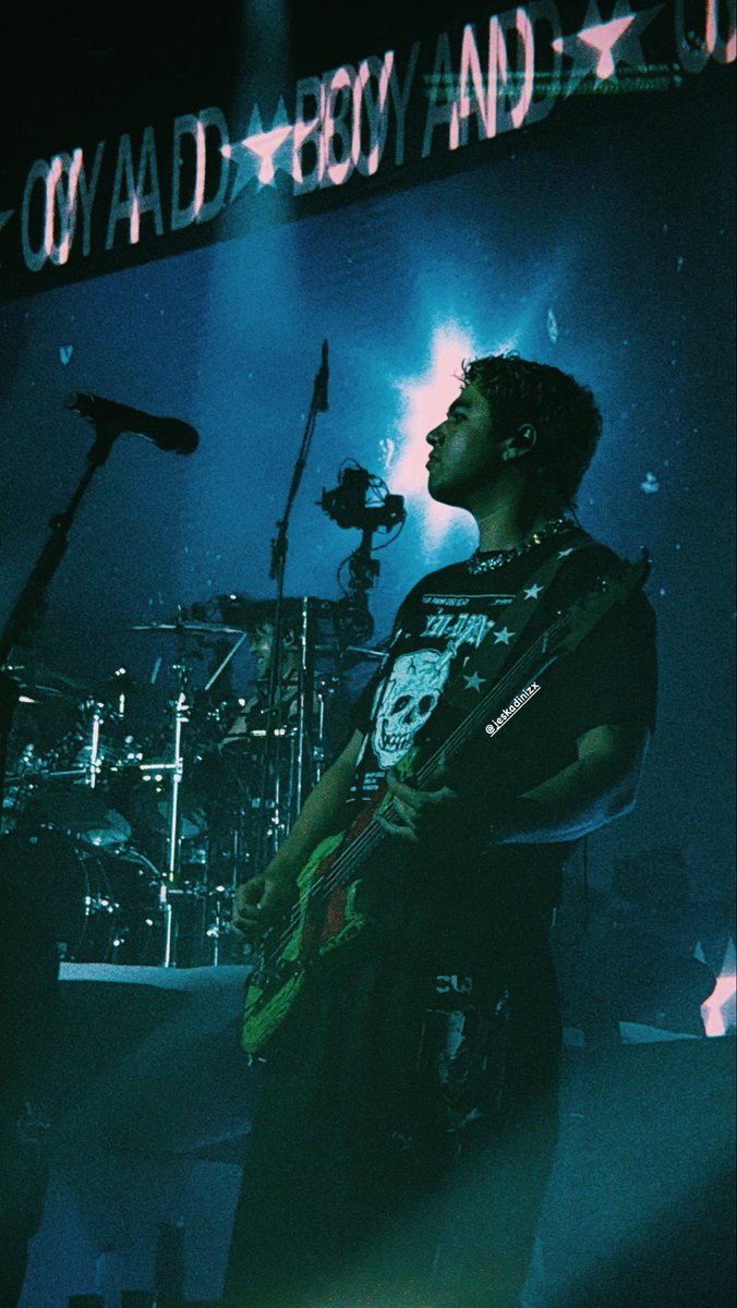 tomlinsonhead's tweet photo. Desculpa gente, mais nada vai me fazer achar que eu não tirei as fotos mais linda da vida do Calum ….@5SOS podem me contratar e o pagamento eu aceito ser abraços do @Calum5SOS #5SOS https://t.co/CSrmsEVphg