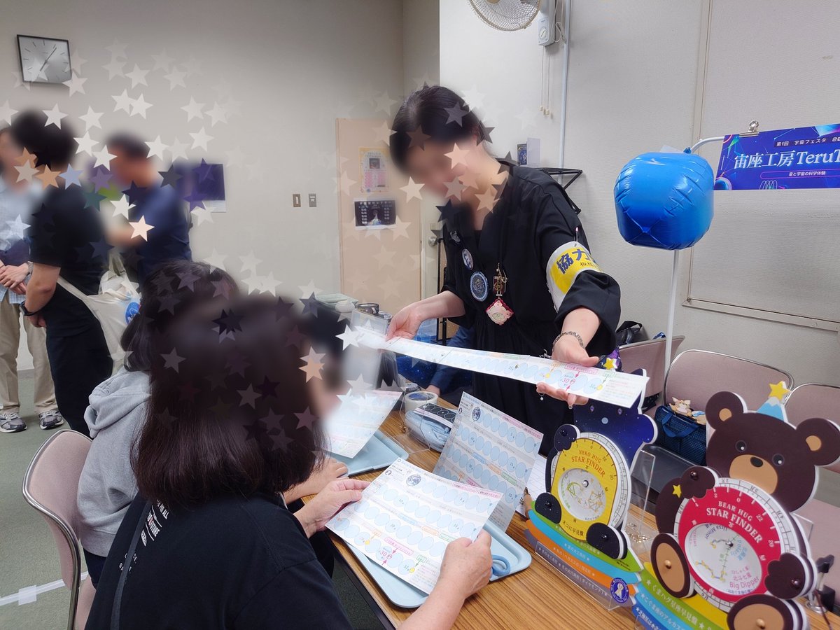 SORAZA_studio's tweet photo. 【第1回宇宙フェスタ2026秋】板橋区立教育科学館
初日、ナイトミュージアムまで無事に終了しました！
雨の中、多数のご来場ありがとうございました！

大人気の工作ワークショップは全種類本日分終了となりご参加できなかった皆さま申し訳ありません。
土星と月のうさぎ顔出しパネルも大盛況でした。 https://t.co/TKkcEj8DgI