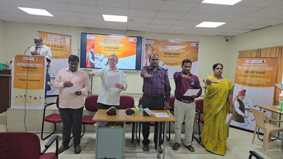 mybvizag's tweet photo. My Bharat Visakhapatnam organised Nasha Mukt Bharat at Anil neerukonda institute of Technology and Science 
“Choose Life. Choose Dreams. Choose Bharat.
Say NO to Drugs. 🇮🇳
#NashaMuktYuva”
@nashamuktyuva
@mybharatgov
@narendramodi https://t.co/496dI9kqQO