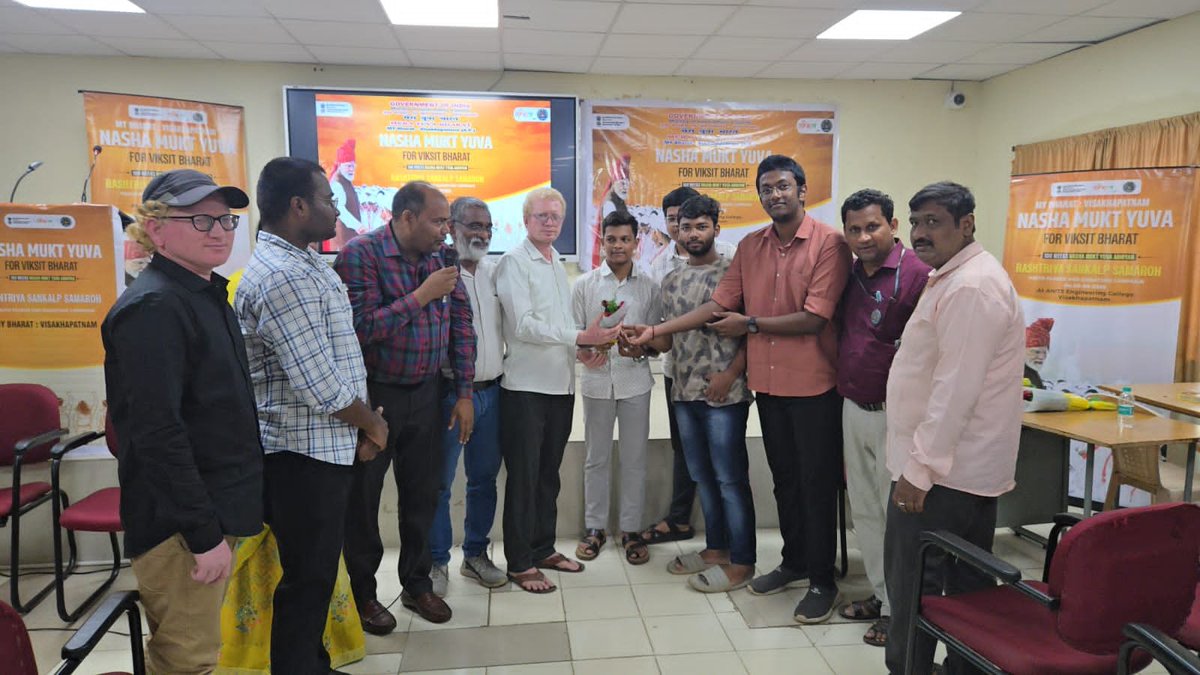 mybvizag's tweet photo. My Bharat Visakhapatnam organised Nasha Mukt Bharat at Anil neerukonda institute of Technology and Science 
“Choose Life. Choose Dreams. Choose Bharat.
Say NO to Drugs. 🇮🇳
#NashaMuktYuva”
@nashamuktyuva
@mybharatgov
@narendramodi https://t.co/496dI9kqQO