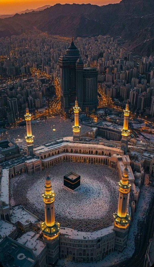 SaudiArabitcr4's tweet photo. أَمْسَيْنَا وَأَمْسَى الْمُلْكُ لله رَبِّ الْعَالَمِينَ، اللهُمَّ إِنِّي أَسْأَلُكَ خَيْرَ هَذَه الليلة فَتْحَها وَنَصْرَها وَنُورَها وَبَرَكَتَها وَهُدَاها، وَأَعُوذُ بِكَ مِنْ شَرِّ مَا فِيهِا وَشَرِّ مَا بَعْدَها.  #ساعه_استجابه #وطن_نحميه_ونحتفي_بامجاده https://t.co/ROrrYgmoHM