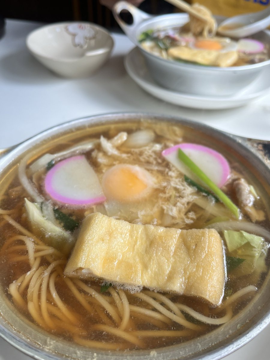 mega_graphics's tweet photo. 滋賀県長浜市木之本の福田屋さんの鍋焼きラーメン🍜
ひね鶏のお出汁が最高に美味しいから食べてみて欲しい。 https://t.co/XVa2ocqHQ0