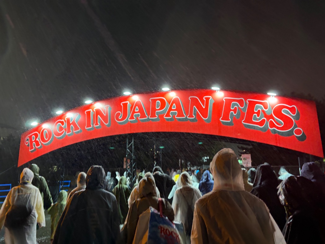 rsjky's tweet photo. リアルびっちょり祭り

ロッキン楽しかったぞー！！とき宣ちゃん悪天候の中ありがとう！indigoブルエンHANAレミオ���メンsumikaあいみょんDJ和さんも最高だった✊ https://t.co/CeDhZM3N10