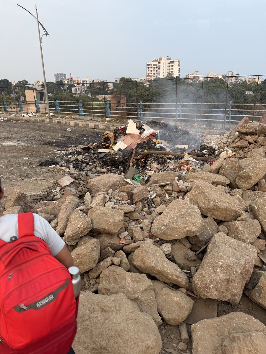 FITEMaharashtra's tweet photo. This is #Balewadi - #Kaspate wasti bridge 
@PMCPune    @pcmcindiagovin is this how we build infrastructure, plz visit and address this . https://t.co/qeoxQW0uix
