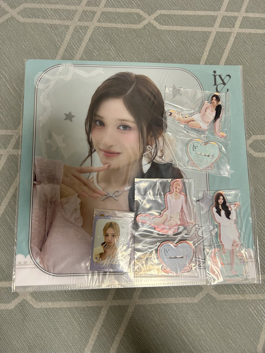 hcyh727's tweet photo. 妹が買ってきてくれたやつと自分ようやく買えた！ https://t.co/bS92aYIp62