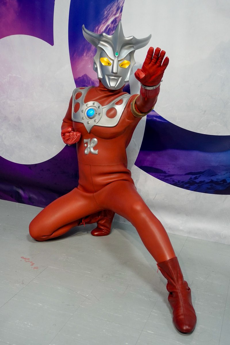 443_L77_planet's tweet photo. まさか足上げられるなんて思わんだろ＿＿😭😭😭😭😭😭
#ウルトラマンレオ
#平成climax展 https://t.co/o64TP1RUJC
