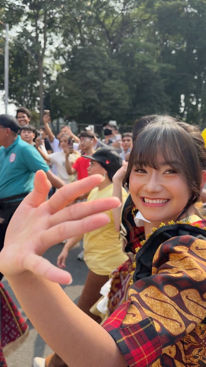Fredabes48's tweet photo. Freya @Freya_JKT48, manis senyumanmu masih tetap sama, seperti saat pertama kali kita bertemu 😊

JKT48 I Music Video Shooting Single ke-28 "Ayo Senyumlah"
20 / 09 / 2026 https://t.co/124KmJpAJc