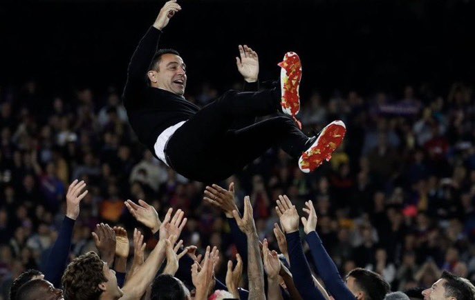 BarcaNewsFRA's tweet photo. 🚨🗣️ XAVI REVIENT SUR LES CRITIQUES ET SON PASSAGE SUR LE BANC DU BARÇA :

« Quand je n’obtenais pas les résultats que j’espérais, les critiques dans la presse me faisaient souffrir, ainsi que ma famille.

Nous sommes arrivés au pire moment de l’histoire du Barça, mais nous avons essayé de reconstruire et d’organiser le club. Nous avons fait du très bon travail, notamment en remportant la Liga alors que le Real Madrid gagnait la Ligue des champions.

La dernière année a été difficile, mais cela arrive. Je suis fier de ce que nous avons accompli, j’ai beaucoup appris et nous avons aidé cette génération.

Je comprends les médias, mais parfois, c’était devenu personnel. » 💔