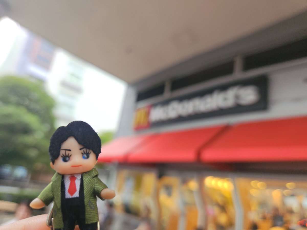 serendipity5124's tweet photo. 踊る大捜査線の最新作見てきました！
銀座三越の展示会で買ったキューピーを、マックの撮影地で取り出して撮影✨

織田裕二さん大好きだから、スクリーンで見られて嬉しかった❤
私の永遠の憧れの人(♡＞ω＜♡) https://t.co/21YniKIhfk
