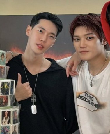 ChueWDA23's tweet photo. I MISS MY PARENTS SM !!!! 😭 https://t.co/MF5i8JP8sV