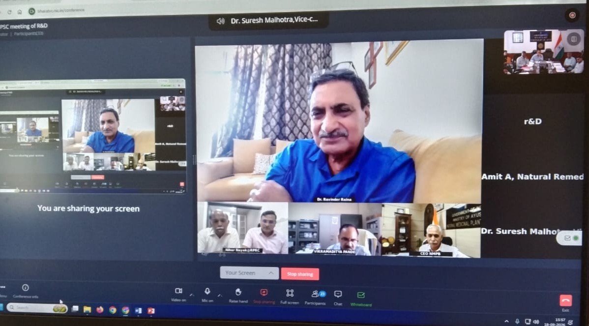 ayushyapath's tweet photo. आयुष्य पथ स्वतंत्र न्यूज

राष्ट्रीय पादप औषधीय बोर्ड (NMPB) के अनुसंधान एवं विकास प्रकोष्ठ की 87वीं प्रोजेक्ट स्क्रीनिंग कमेटी (PSC) की बैठक संपन्न

आयुष मंत्रालय के अंतर्गत कार्यरत राष्ट्रीय पादप औषधीय बोर्ड (NMPB) के अनुसंधान एवं विकास (Research & Development) प्रभाग की 87वीं प्रोजेक्ट स्क्रीनिंग कमेटी (PSC) की बैठक 18 सितंबर 2026 को आयोजित की गई।

इस महत्वपूर्ण बैठक में औषधीय एवं सुगंधित पौधों से संबंधित संरक्षण, संवर्धन, वैज्ञानिक अनुसंधान तथा विकास के क्षेत्र में प्रस्तुत विभिन्न नवीन परियोजना प्रस्तावों की विस्तृत समीक्षा की गई।

बैठक के दौरान औषधीय पादप क्षेत्र से जुड़े अनुसंधान प्रस्तावों के वैज्ञानिक एवं तकनीकी पहलुओं पर विचार किया गया। ऐसे अनुसंधान कार्यों का उद्देश्य देश में उपलब्ध औषधीय पादप संसाधनों के वैज्ञानिक अध्ययन, संरक्षण एवं सतत उपयोग को बढ़ावा देना है।

औषधीय पादप क्षेत्र के लिए महत्वपूर्ण पहल

भारत में औषधीय पौधे आयुष प्रणालियों की आधारभूत आवश्यकताओं में महत्वपूर्ण भूमिका निभाते हैं। ऐसे में इनके संरक्षण, गुणवत्तापूर्ण रोपण सामग्री, वैज्ञानिक अध्ययन, सतत संवर्धन तथा अनुसंधान को प्रोत्साहित करने वाली परियोजनाओं का विशेष महत्व है।

NMPB के अनुसंधान एवं विकास संबंधी प्रयासों के माध्यम से औषधीय पादप क्षेत्र में वैज्ञानिक प्रमाण, अनुसंधान क्षमता और गुणवत्तापूर्ण ज्ञान को मजबूत करने की दिशा में कार्य किया जाता है।

87वीं PSC बैठक भी इसी व्यापक उद्देश्य के अंतर्गत विभिन्न परियोजना प्रस्तावों की समीक्षा और उनके वैज्ञानिक महत्व पर विचार करने की प्रक्रिया का हिस्सा रही।

औषधीय पादप संसाधनों के संरक्षण और उनके वैज्ञानिक विकास को मजबूत करना न केवल आयुष क्षेत्र के लिए महत्वपूर्ण है, बल्कि इससे अनुसंधान संस्थानों, शिक्षण संस्थानों, किसानों, औषधीय पादप उत्पादकों तथा संबंधित हितधारकों के लिए भी नए अवसर विकसित हो सकते हैं।

आयुष्य पथ स्वतंत्र न्यूज औषधीय पौधों, आयुष, अनुसंधान एवं पारंपरिक चिकित्सा प्रणालियों से संबंधित महत्वपूर्ण गतिविधियों और आधिकारिक अपडेट्स को अपने पाठकों तक पहुंचाता रहेगा।

#Ayush #NMPB #ResearchAndDevelopment #MedicinalPlants #Ayurveda #MinistryOfAyush #AyushPathNews
