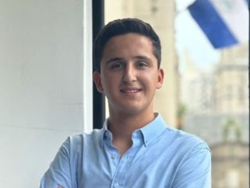 GustavoPintos60's tweet photo. Lucio Leiva es asesor de un edil del Partido Nacional. Su padre, Pablo Leiva también y los dos viven en la misma casa donde se encontraron millones de pesos y hasta una máquina de contar billetes. El padre fue procesado por lavado de activos y Lucio fue liberado. Se supone que él no sabía a qué se dedicaba su padre.