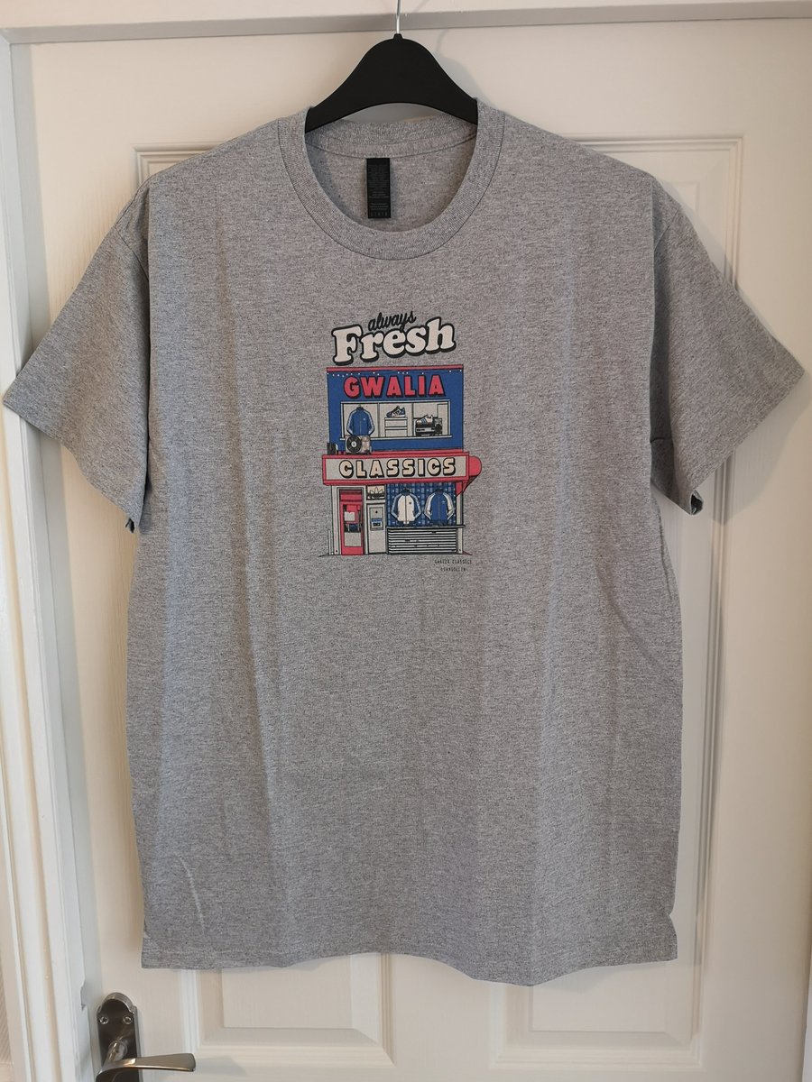 SeanWard86's tweet photo. Finally from my @gwaliaclassLLAN delivery 2 new Gwalia Tee's made by themselves, your gunna sell loads of these I reckon mate , I love em π€© Thanks Andy mate π€π»
#gwaliaclassics #adidasfan #adidasaddict #gwaliatee #adidas https://t.co/KeyNzKmPzd
