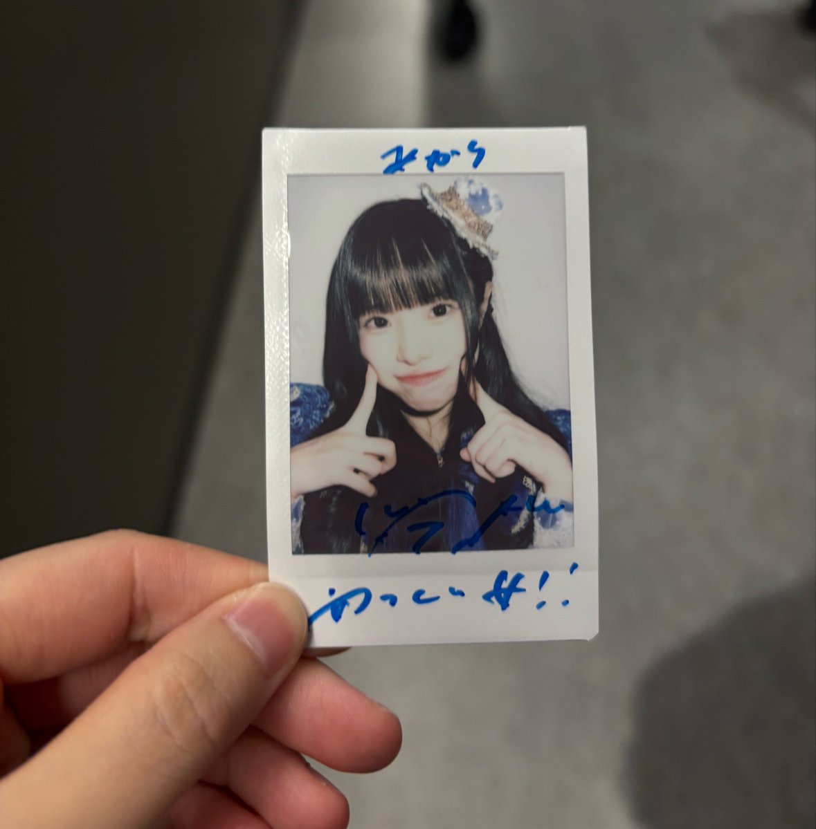 Sonatanvw's tweet photo. iii!かれんのチェキ落とし物見た方いませんか？
特典会全部終了してから少し外にいました

#iLiFE #iii https://t.co/FLLBgfho9G