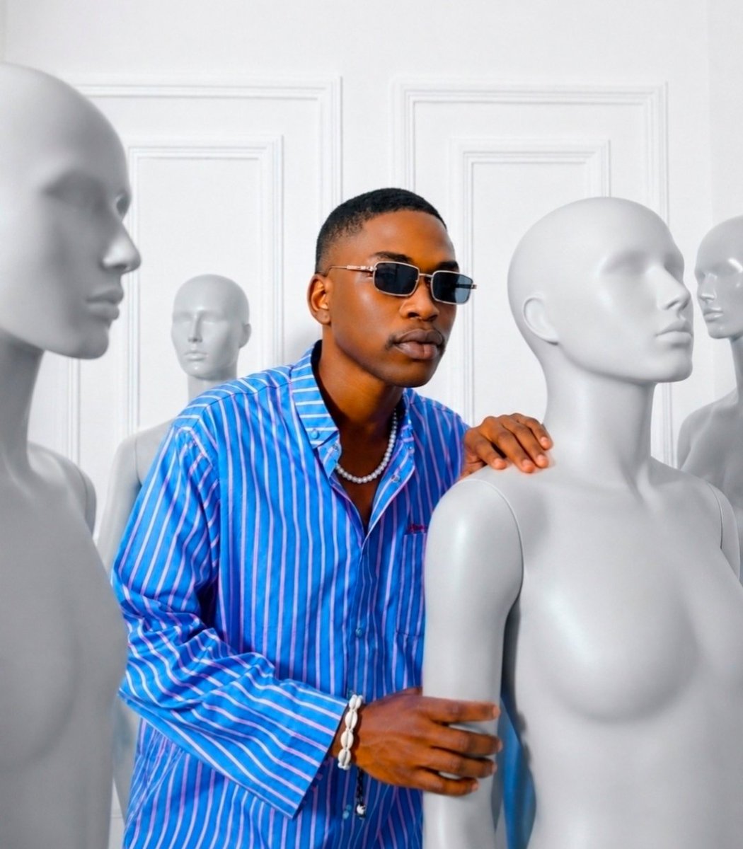 dnew_Roberto's tweet photo. You may notice the style. But the story goes deeper.
Mactiza Roberto. 🖤
#MactizaRoberto #AfricanFashion #Menswear #Luxury https://t.co/ydcsiamlfG
